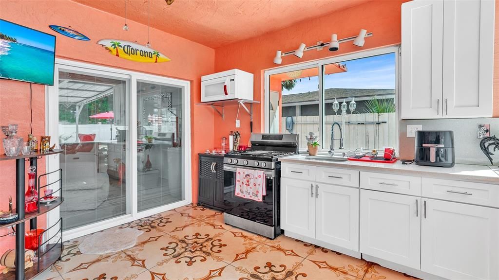 For Sale: $670,000 (5 beds, 4 baths, 2274 Square Feet)