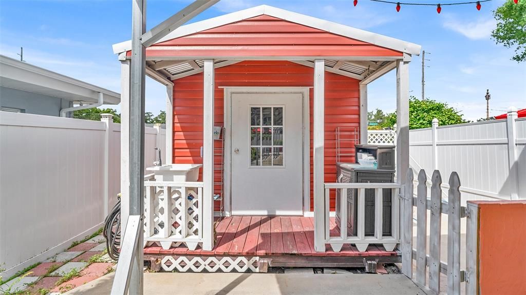 For Sale: $670,000 (5 beds, 4 baths, 2274 Square Feet)