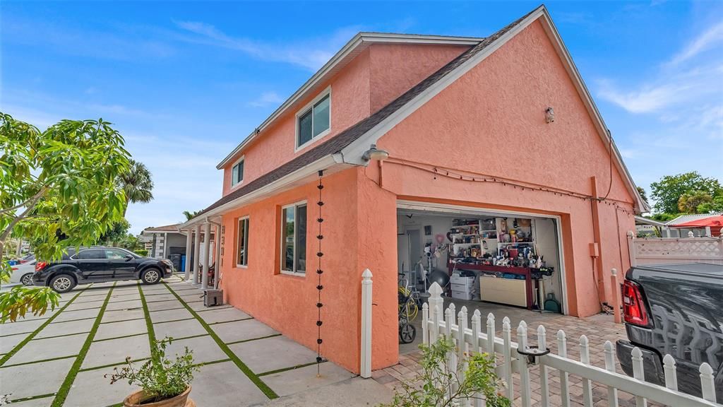 For Sale: $670,000 (5 beds, 4 baths, 2274 Square Feet)