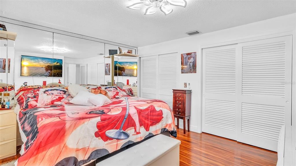 For Sale: $670,000 (5 beds, 4 baths, 2274 Square Feet)