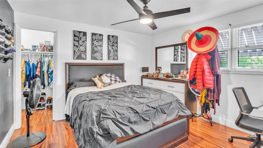 For Sale: $670,000 (5 beds, 4 baths, 2274 Square Feet)