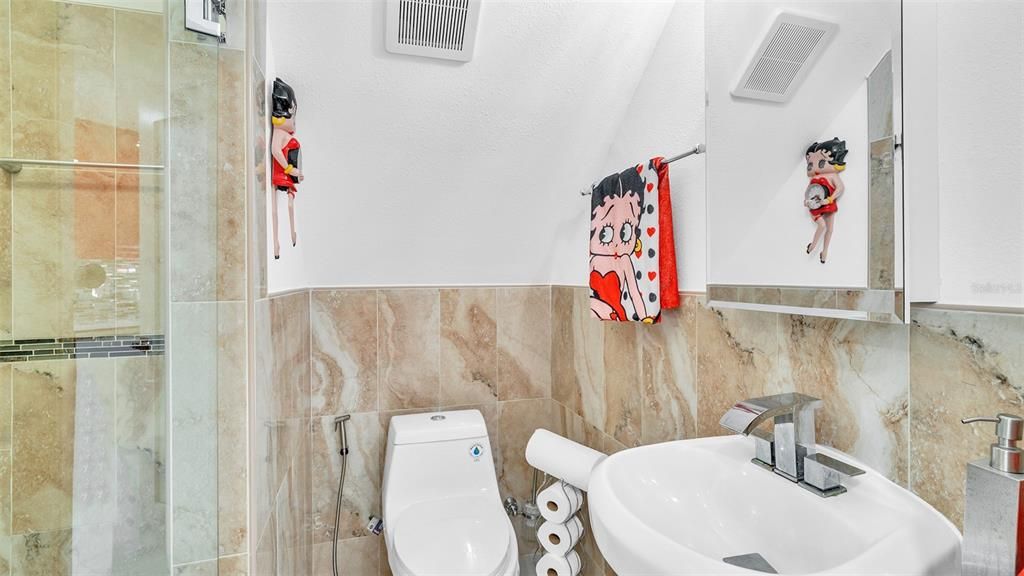 For Sale: $670,000 (5 beds, 4 baths, 2274 Square Feet)