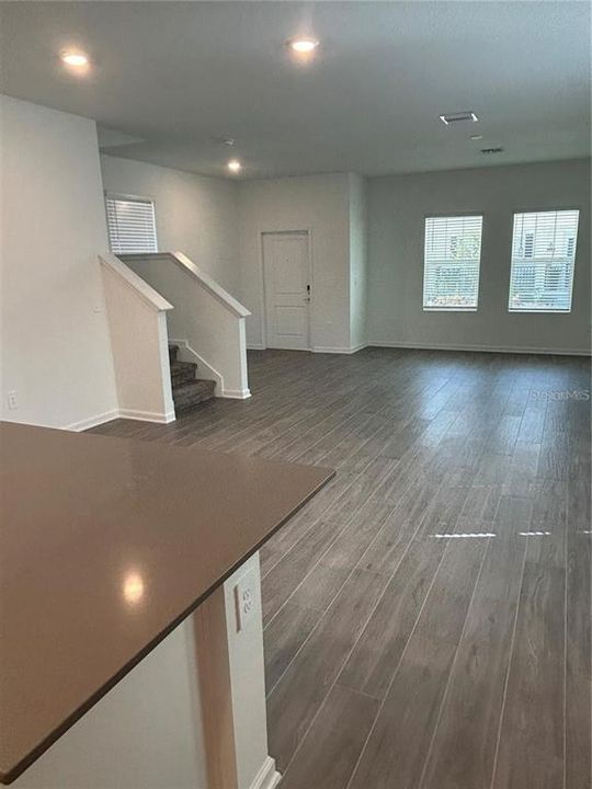 En Renta: $2,450 (4 camas, 3 baños, 2023 Pies cuadrados)