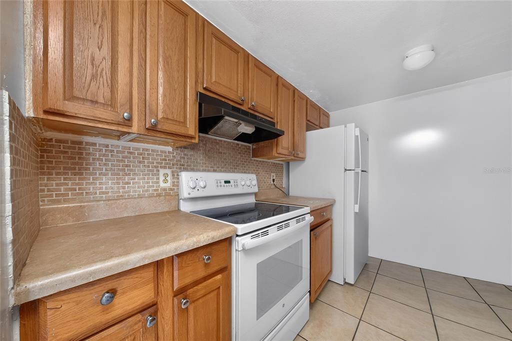 For Sale: $168,000 (3 beds, 2 baths, 893 Square Feet)