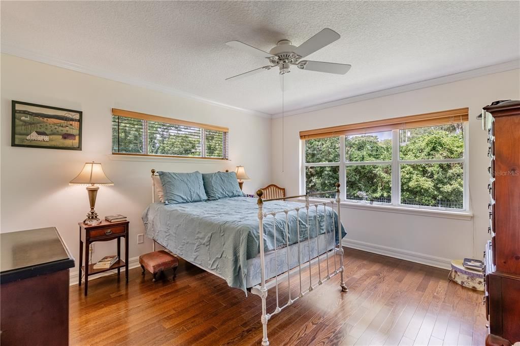 For Sale: $566,900 (3 beds, 2 baths, 1982 Square Feet)