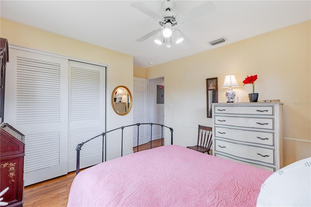 For Sale: $566,900 (3 beds, 2 baths, 1982 Square Feet)