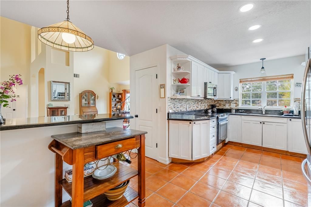 For Sale: $566,900 (3 beds, 2 baths, 1982 Square Feet)