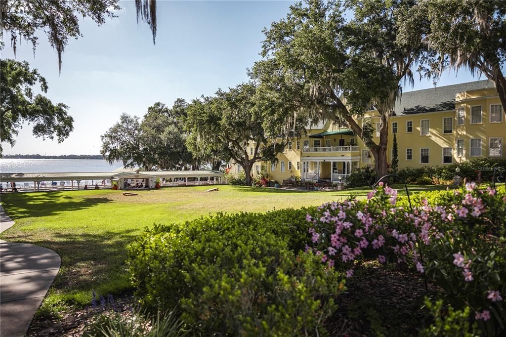For Sale: $566,900 (3 beds, 2 baths, 1982 Square Feet)
