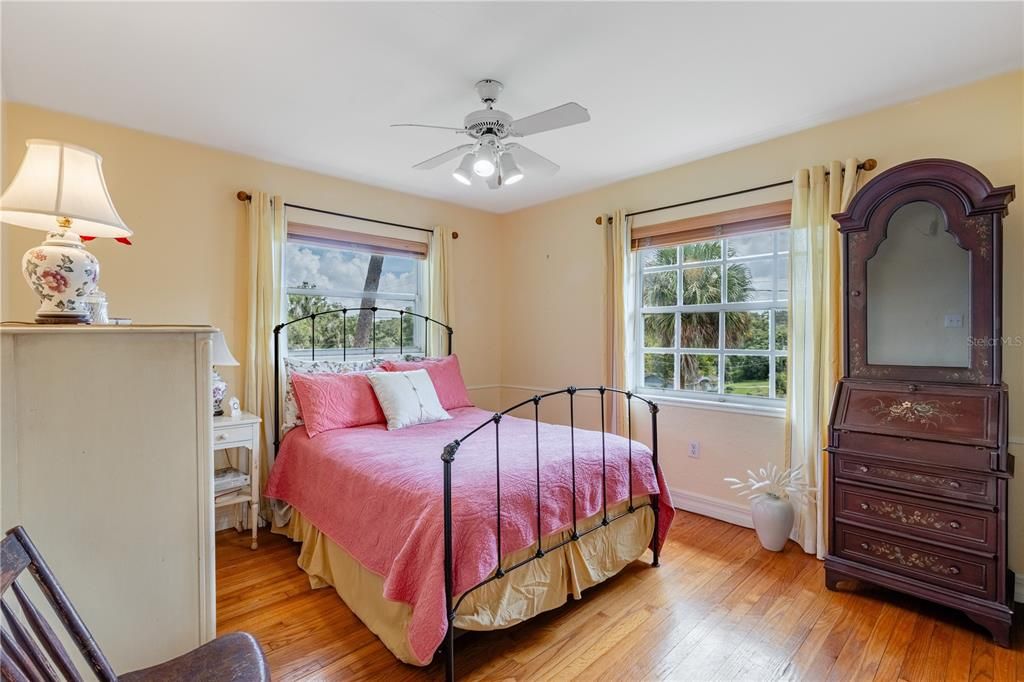 For Sale: $566,900 (3 beds, 2 baths, 1982 Square Feet)