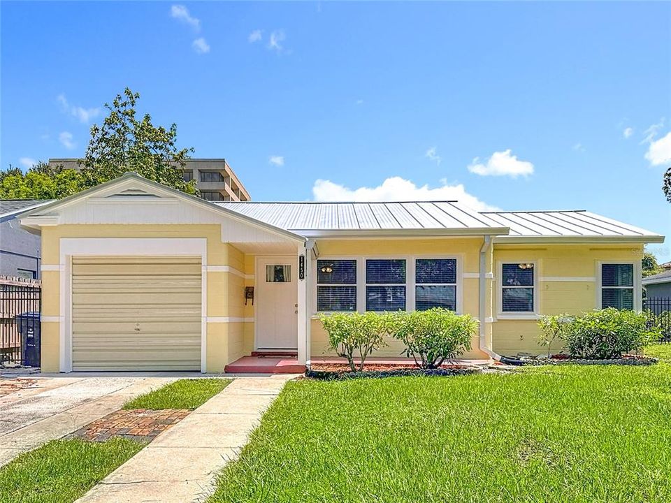 For Rent: $2,200 (2 beds, 1 baths, 1027 Square Feet)
