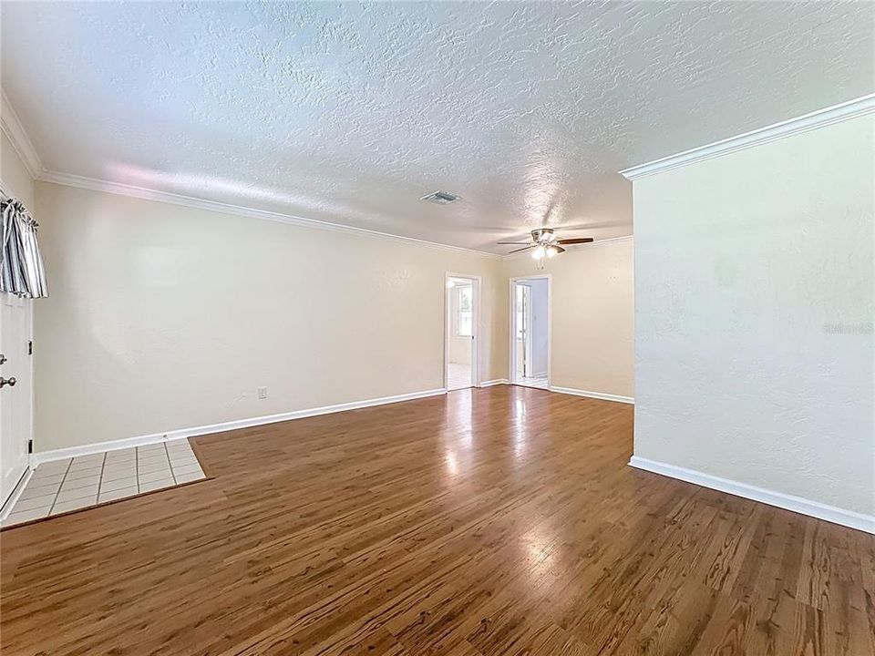For Rent: $2,200 (2 beds, 1 baths, 1027 Square Feet)
