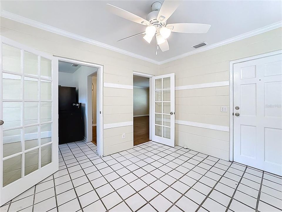 For Rent: $2,200 (2 beds, 1 baths, 1027 Square Feet)
