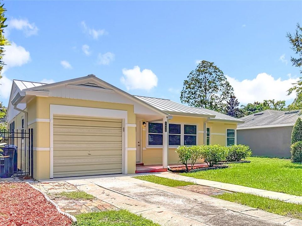 For Rent: $2,200 (2 beds, 1 baths, 1027 Square Feet)