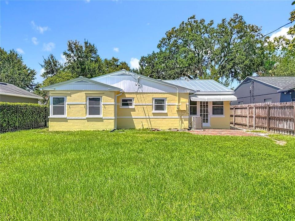 For Rent: $2,200 (2 beds, 1 baths, 1027 Square Feet)