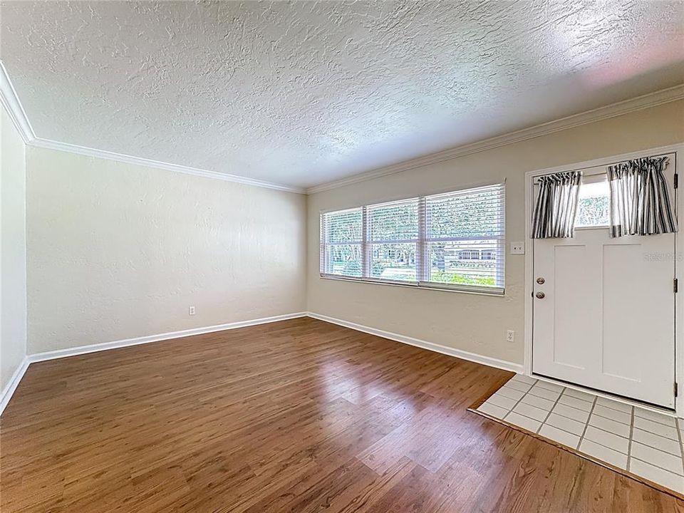 For Rent: $2,200 (2 beds, 1 baths, 1027 Square Feet)