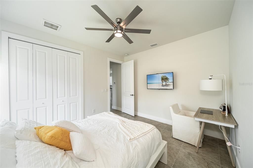 For Sale: $530,000 (3 beds, 3 baths, 2041 Square Feet)