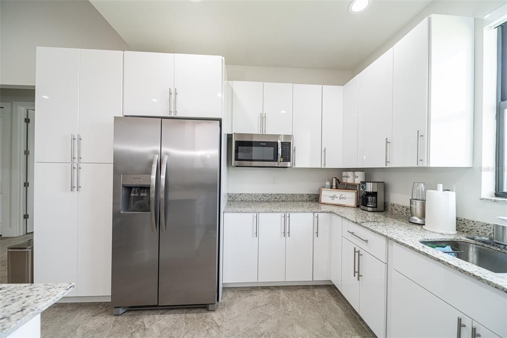 For Sale: $530,000 (3 beds, 3 baths, 2041 Square Feet)