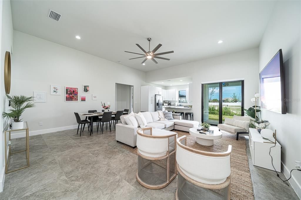 For Sale: $530,000 (3 beds, 3 baths, 2041 Square Feet)