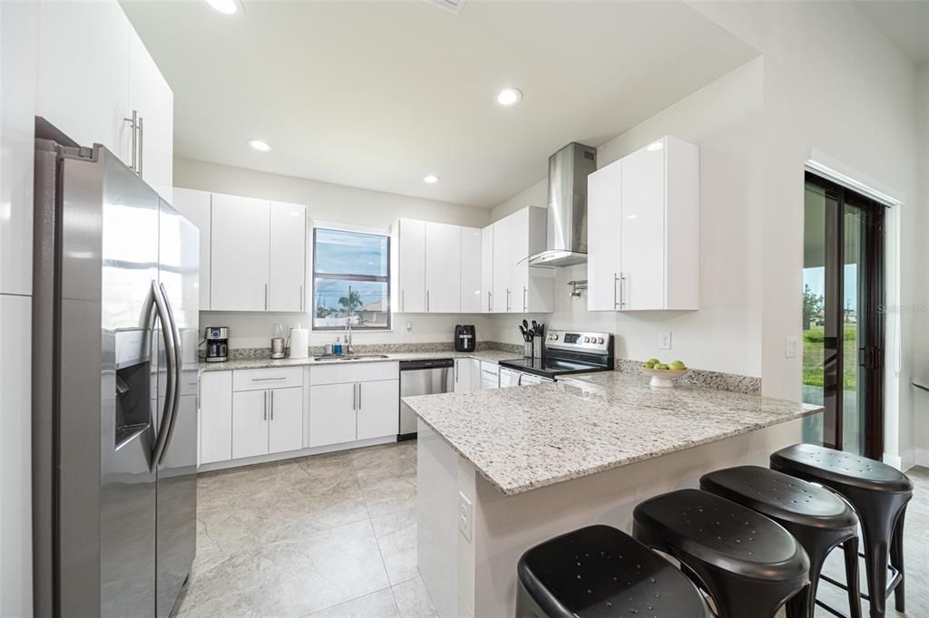 For Sale: $530,000 (3 beds, 3 baths, 2041 Square Feet)
