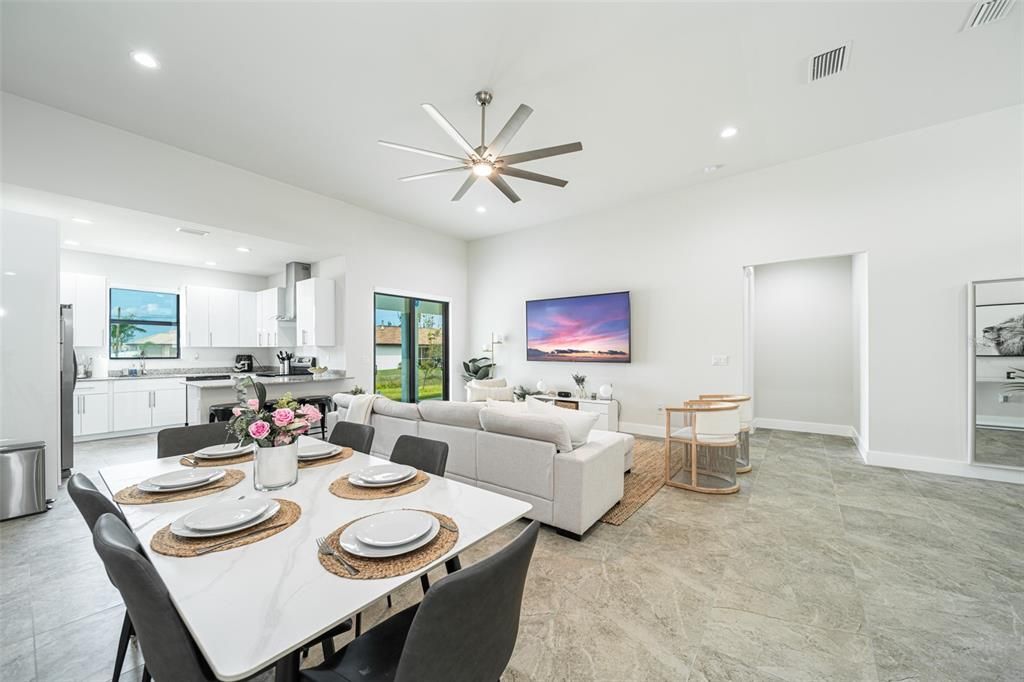 For Sale: $530,000 (3 beds, 3 baths, 2041 Square Feet)