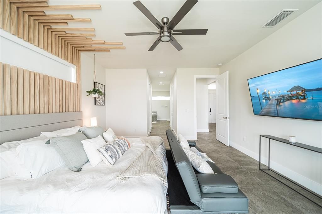 For Sale: $530,000 (3 beds, 3 baths, 2041 Square Feet)