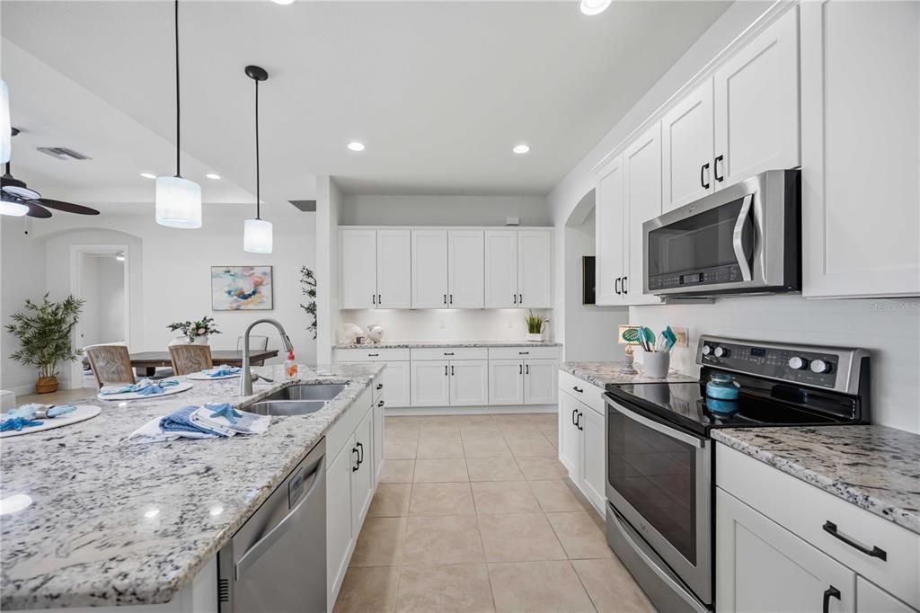 For Sale: $815,000 (3 beds, 3 baths, 2194 Square Feet)