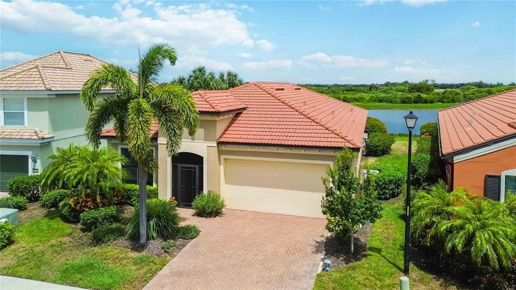 For Sale: $815,000 (3 beds, 3 baths, 2194 Square Feet)
