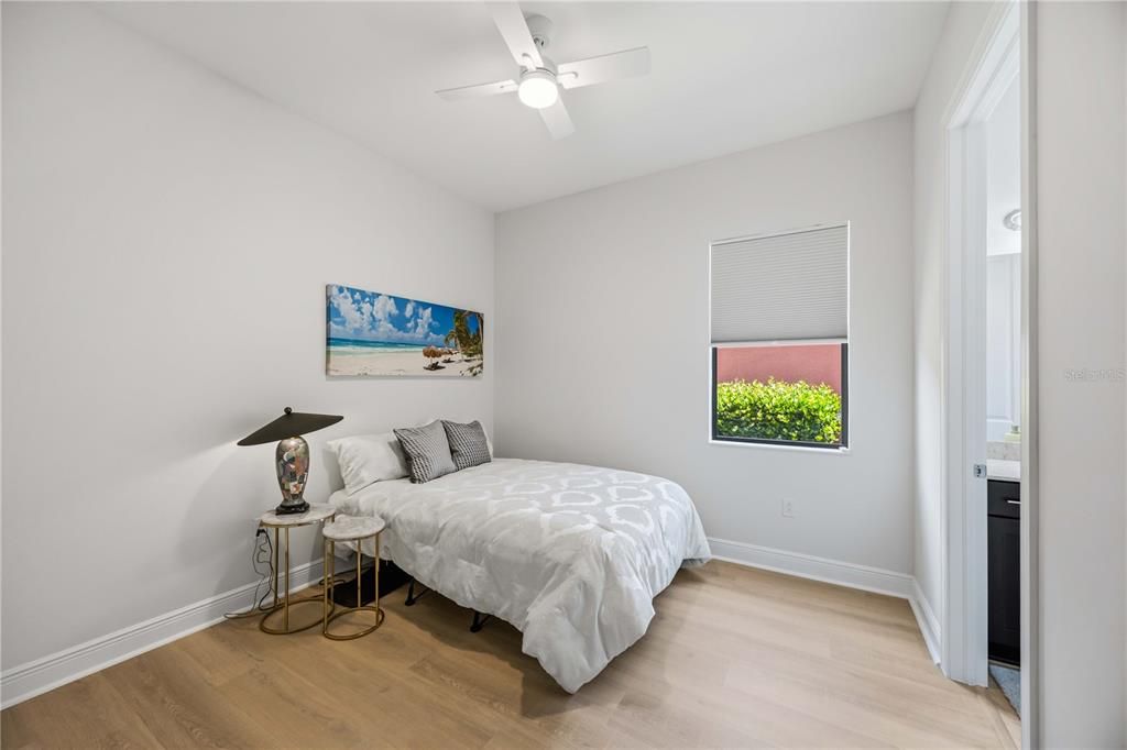 For Sale: $815,000 (3 beds, 3 baths, 2194 Square Feet)