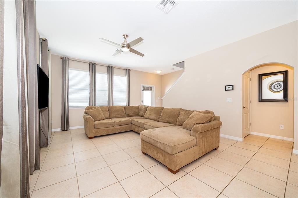 En Venta: $410,000 (3 camas, 2 baños, 1526 Pies cuadrados)