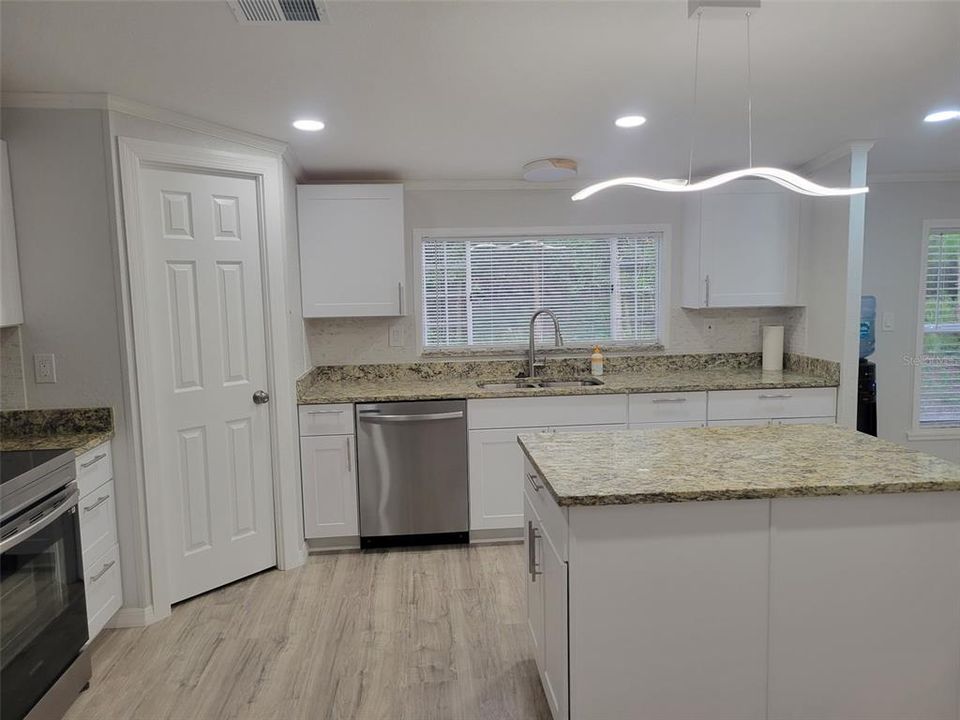En Venta: $320,000 (4 camas, 2 baños, 2280 Pies cuadrados)
