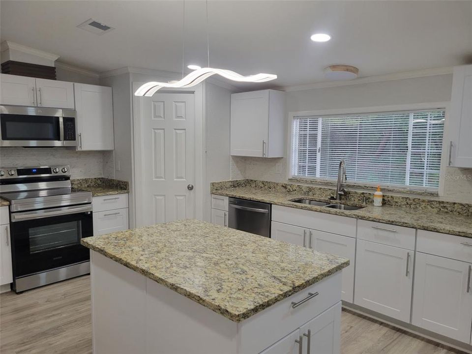 En Venta: $320,000 (4 camas, 2 baños, 2280 Pies cuadrados)