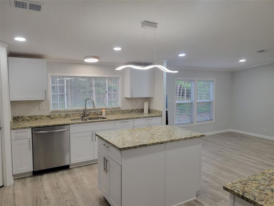 En Venta: $320,000 (4 camas, 2 baños, 2280 Pies cuadrados)
