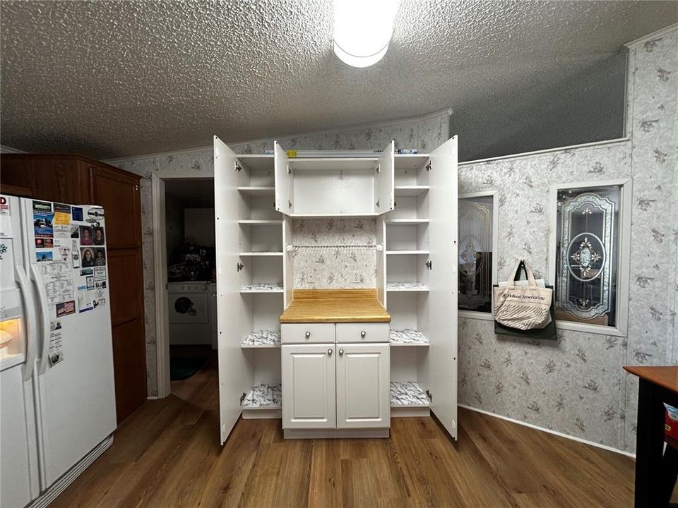 На продажу: $427,000 (4 спален, 2 ванн, 2356 Квадратных фут)