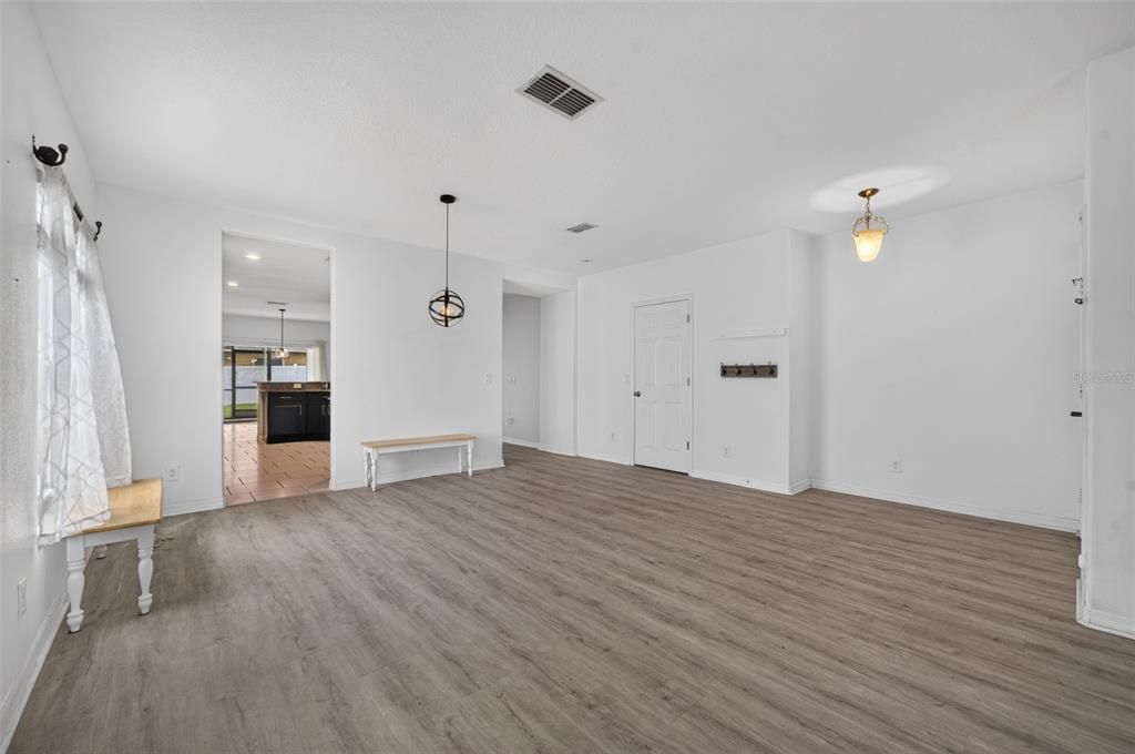 En Venta: $499,000 (4 camas, 2 baños, 3298 Pies cuadrados)