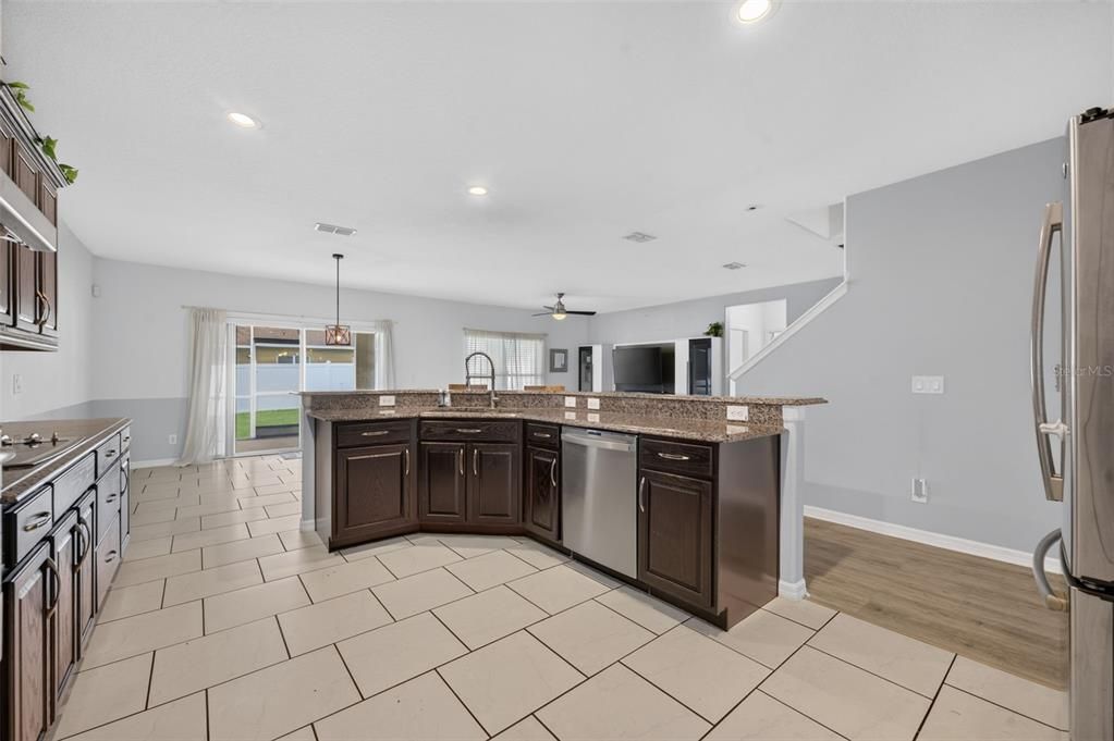En Venta: $499,000 (4 camas, 2 baños, 3298 Pies cuadrados)