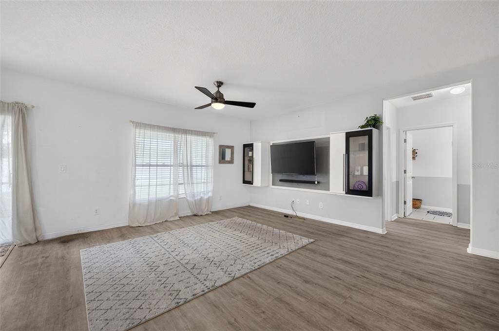 En Venta: $499,000 (4 camas, 2 baños, 3298 Pies cuadrados)