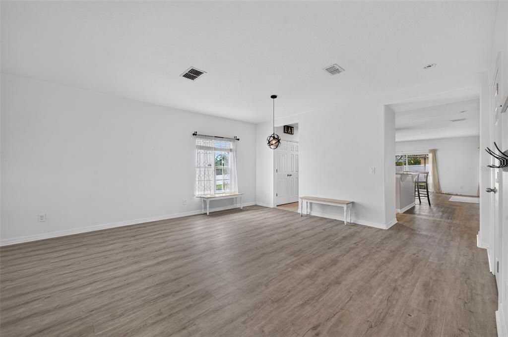 En Venta: $499,000 (4 camas, 2 baños, 3298 Pies cuadrados)