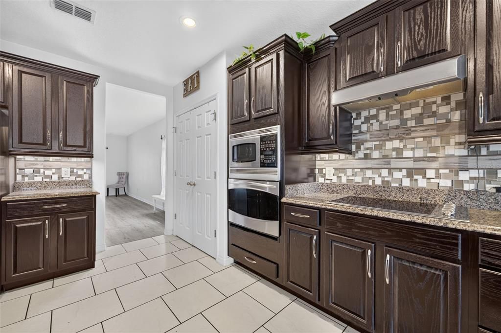 En Venta: $499,000 (4 camas, 2 baños, 3298 Pies cuadrados)