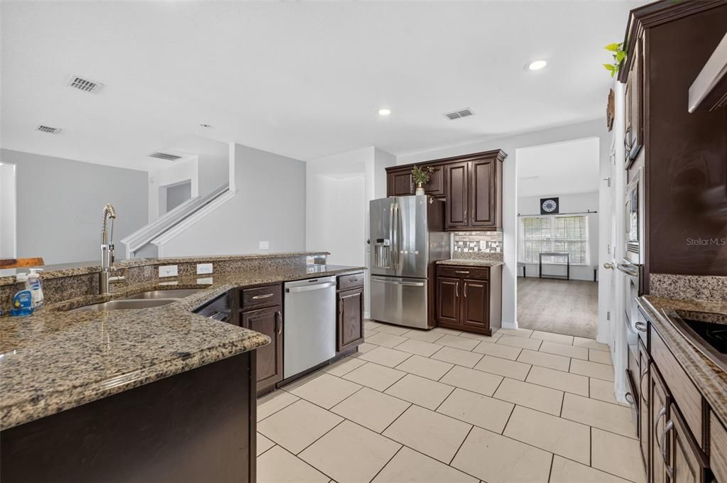 En Venta: $499,000 (4 camas, 2 baños, 3298 Pies cuadrados)