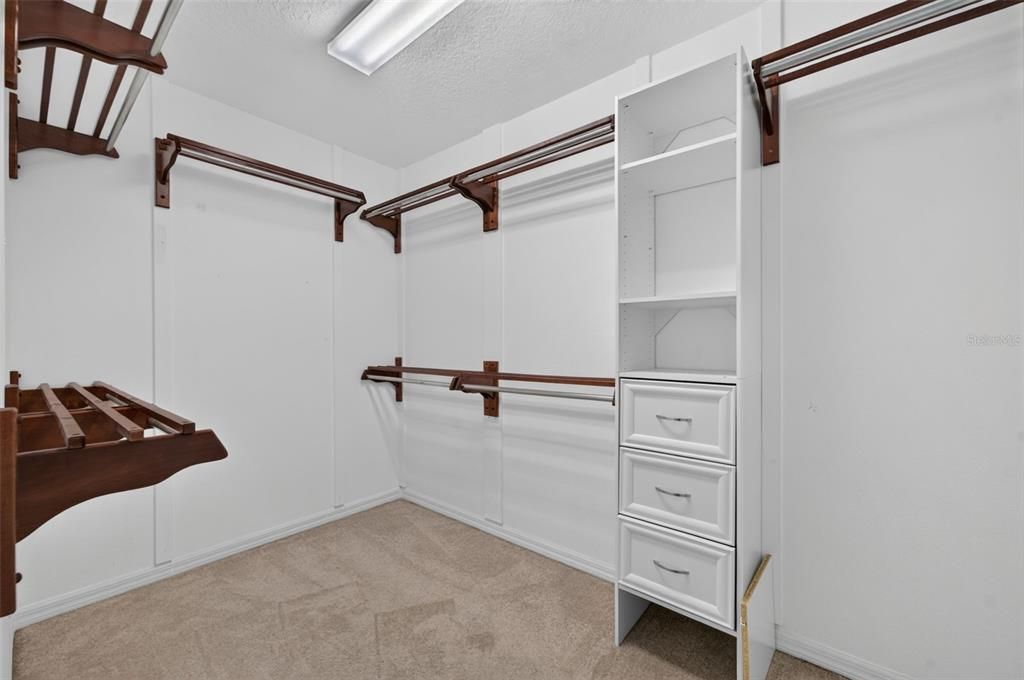 En Venta: $499,000 (4 camas, 2 baños, 3298 Pies cuadrados)