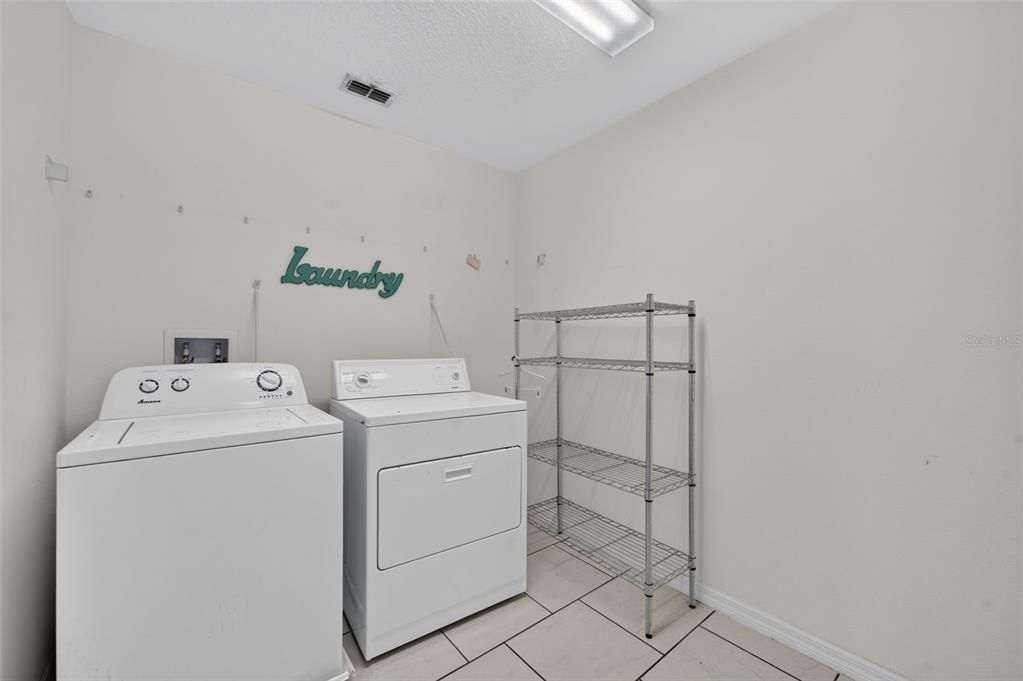 En Venta: $499,000 (4 camas, 2 baños, 3298 Pies cuadrados)