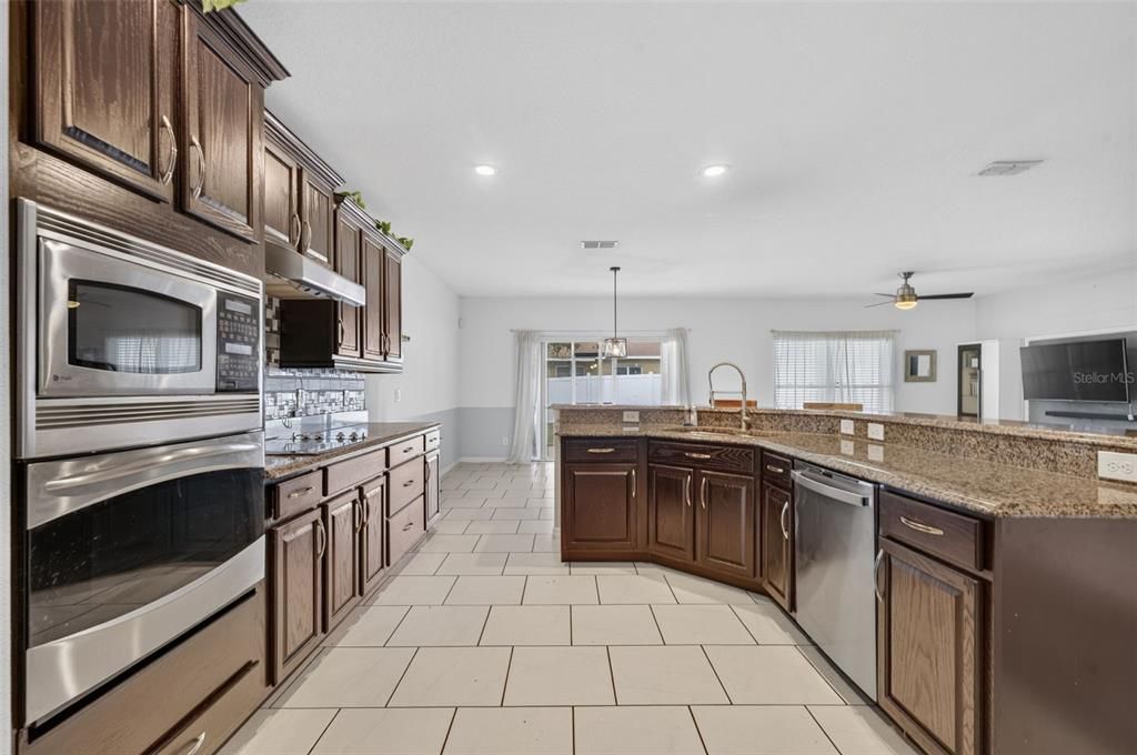 En Venta: $499,000 (4 camas, 2 baños, 3298 Pies cuadrados)