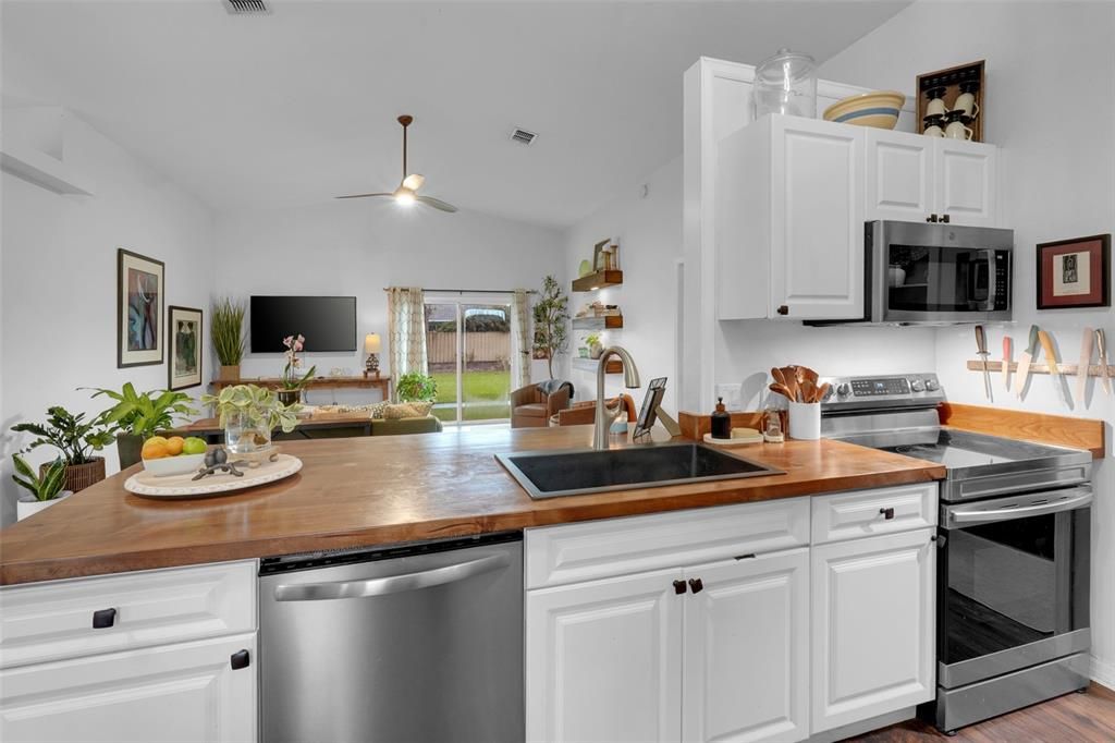 For Sale: $399,900 (3 beds, 2 baths, 1350 Square Feet)