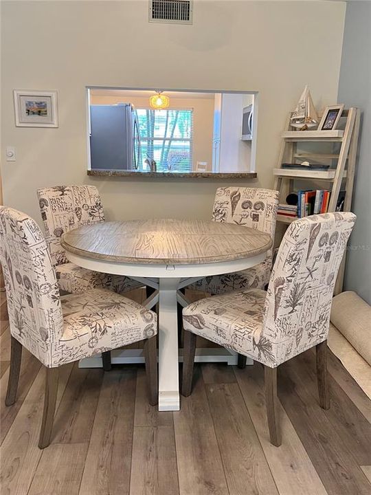 For Sale: $159,000 (2 beds, 2 baths, 1042 Square Feet)