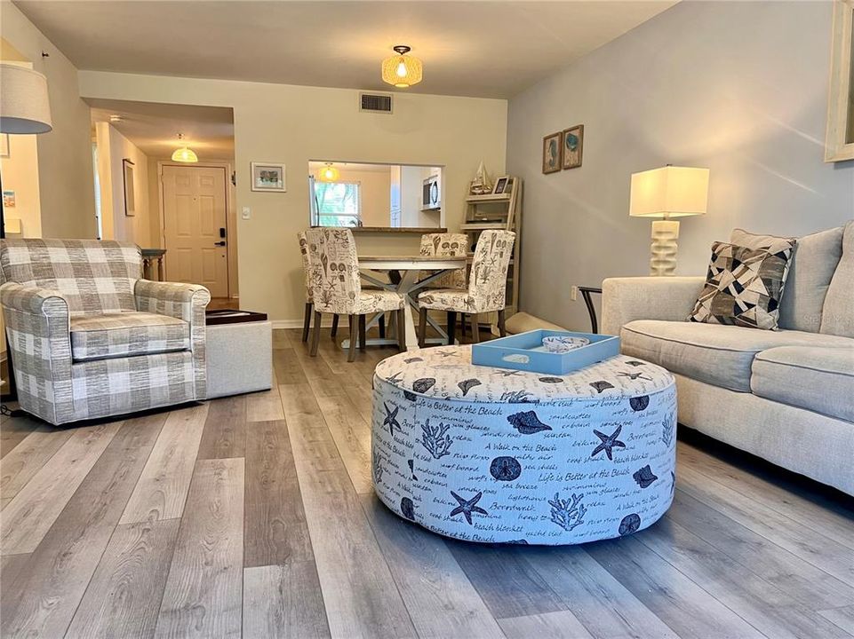 For Sale: $159,000 (2 beds, 2 baths, 1042 Square Feet)