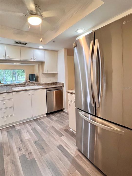 For Sale: $159,000 (2 beds, 2 baths, 1042 Square Feet)