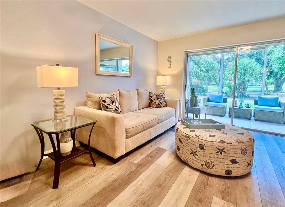 For Sale: $159,000 (2 beds, 2 baths, 1042 Square Feet)