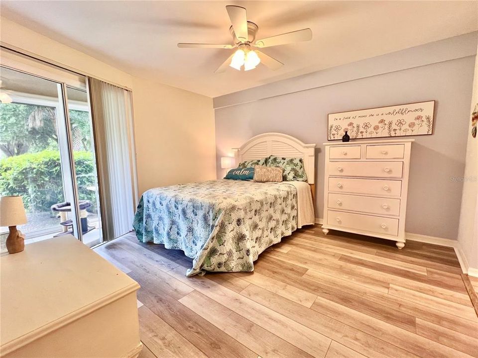 For Sale: $159,000 (2 beds, 2 baths, 1042 Square Feet)
