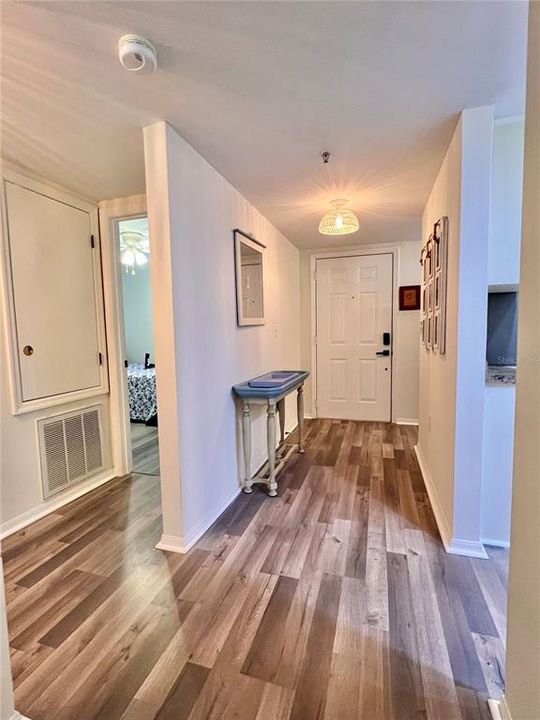 For Sale: $159,000 (2 beds, 2 baths, 1042 Square Feet)