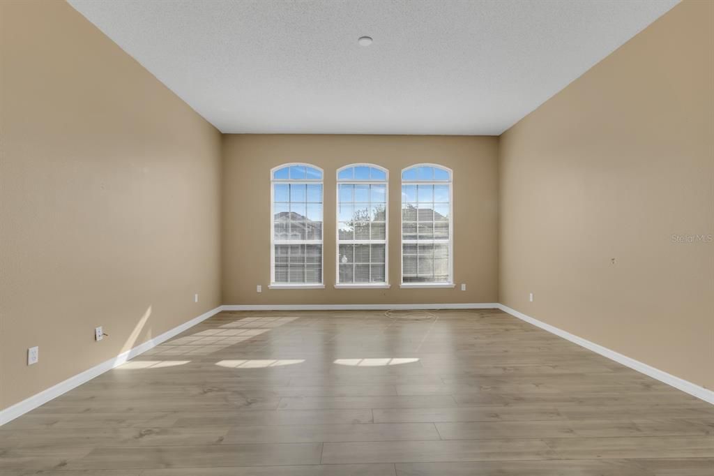 For Rent: $2,895 (4 beds, 2 baths, 2945 Square Feet)